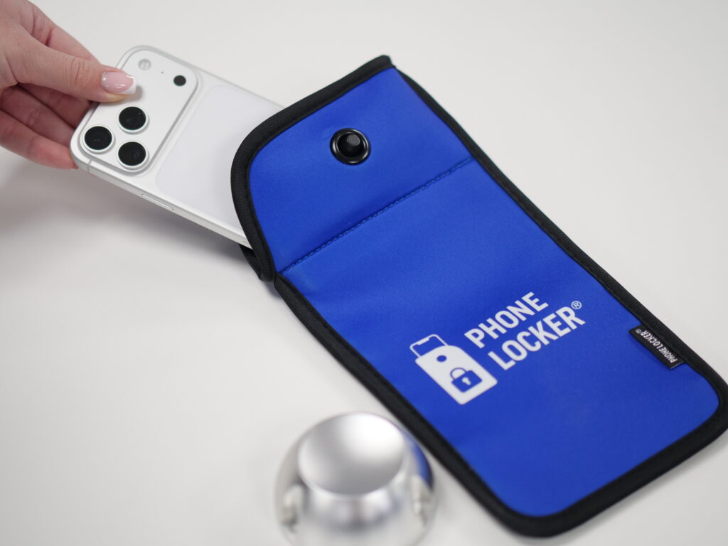 Phone Locker Pouch 11 1 1024x768